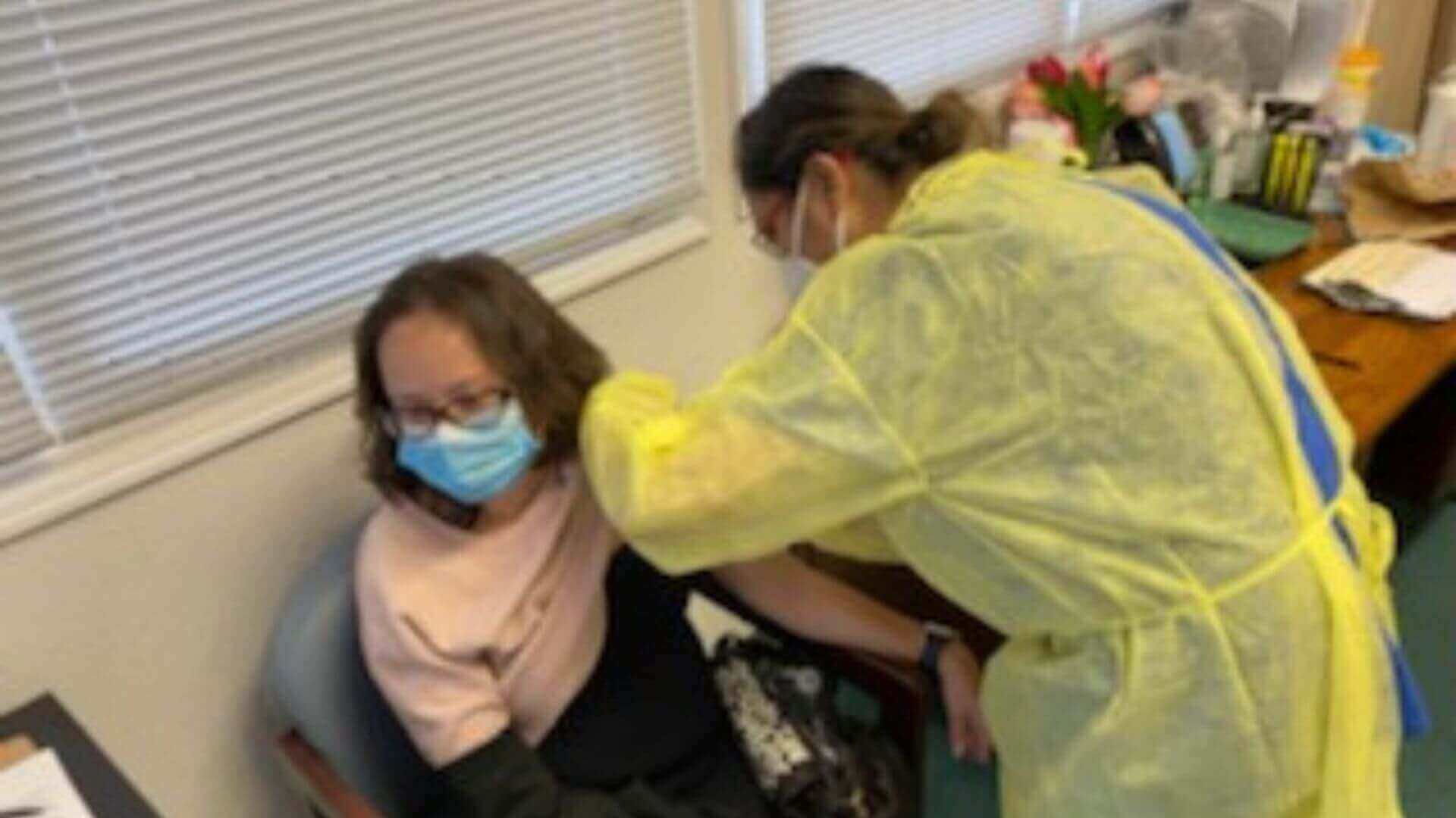 Vocational Nurse Student Aneela A. at Redwood City Samaritan House Clinic Delivering Flu Shot